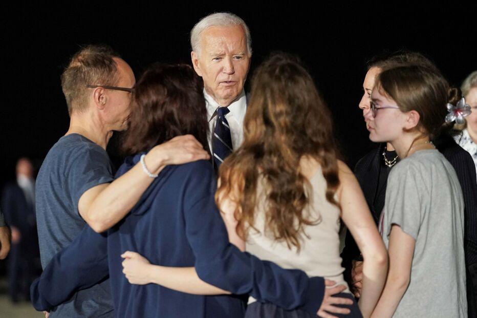 Chegam aos Estados Unidos presos libertados no âmbito de troca com Rússia