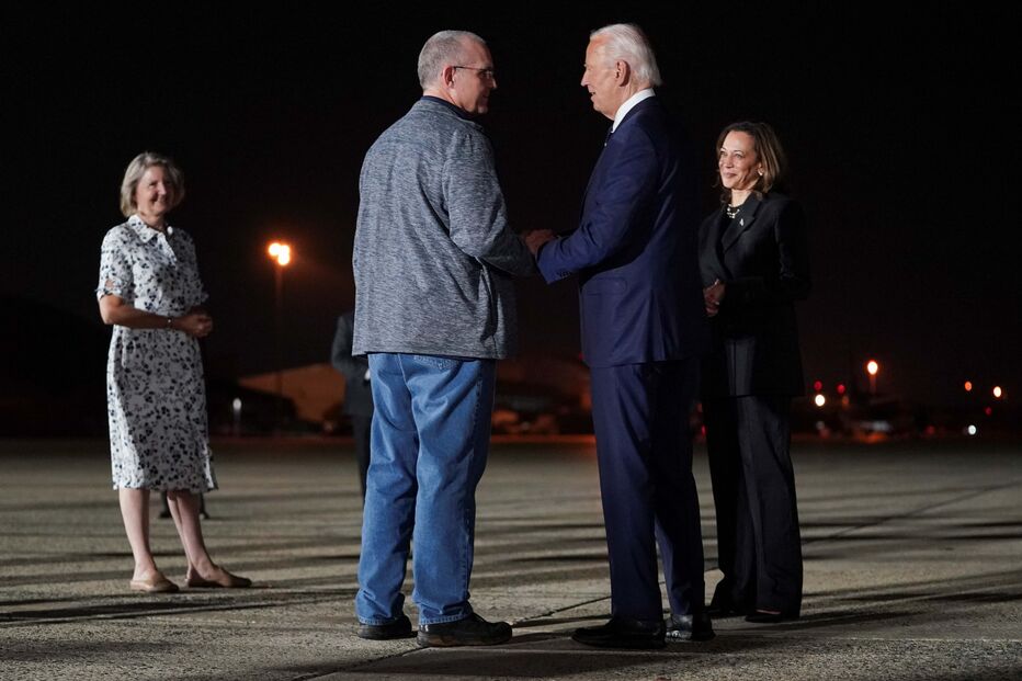 Chegam aos Estados Unidos presos libertados no âmbito de troca com Rússia