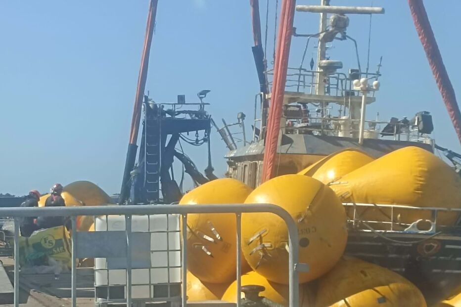 'Virgem Dolorosa'  já está a flutuar e estabilizada na ria de Aveiro