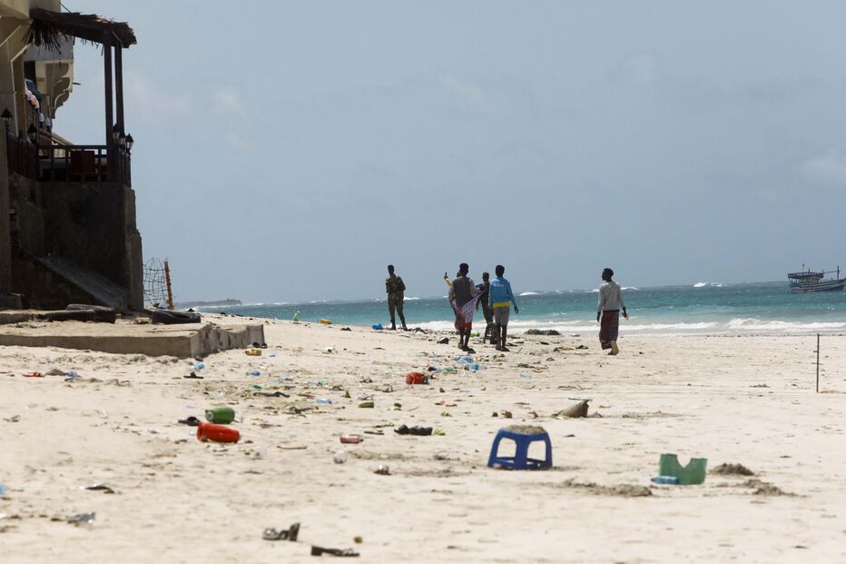 Local da explosão na praia na Somália