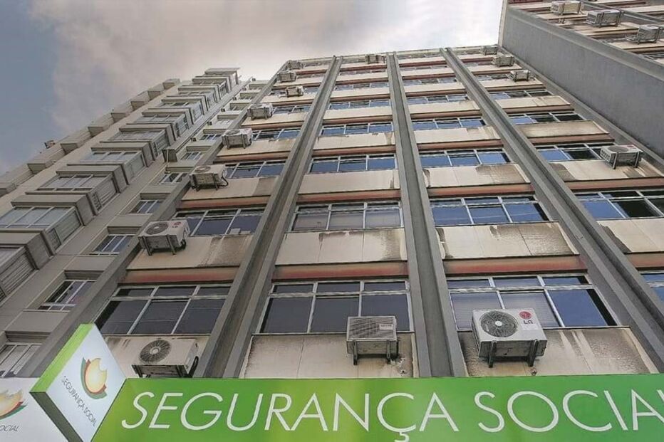 O Instituto da Segurança Social é tutelado pelo Ministério do Trabalho, da Segurança Social e da Solidariedade, liderado por Maria do Rosário Palma Ramalho