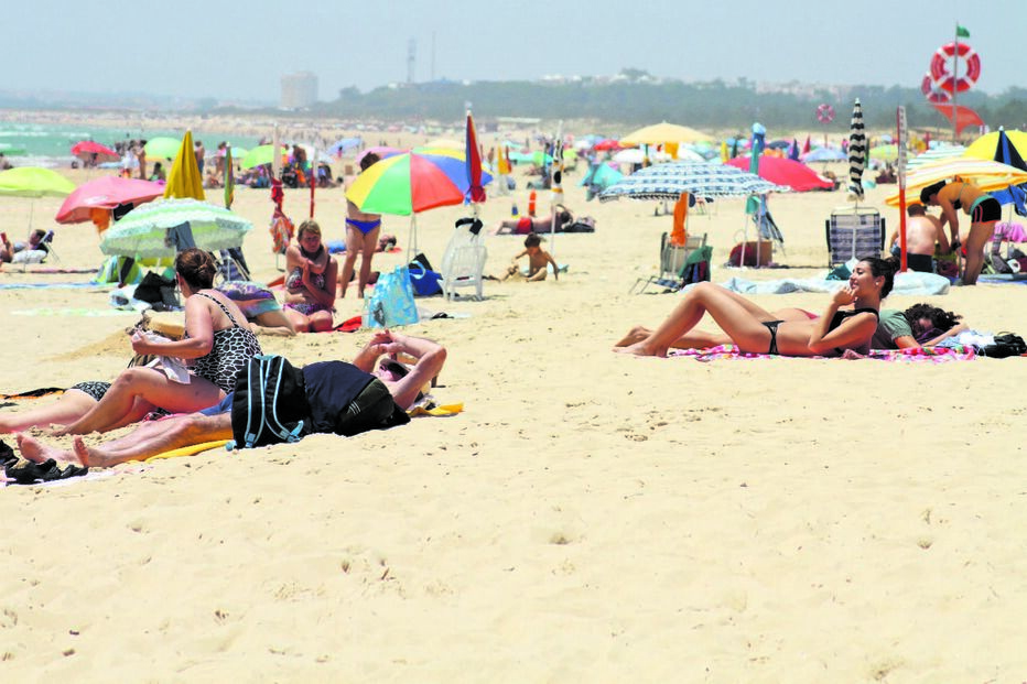 Fim de semana deve atrair milhares às praias