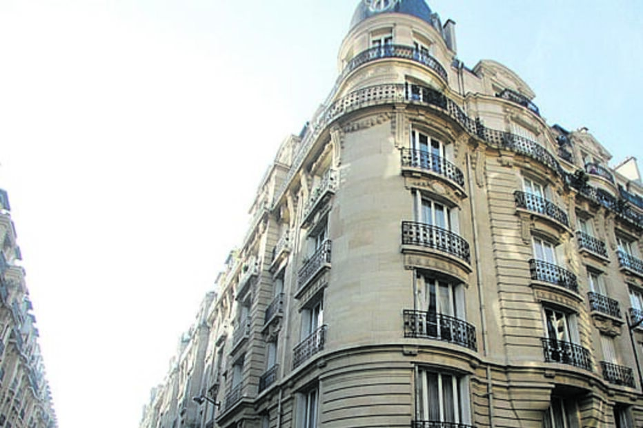 Prescrição livra Sócrates dos crimes da casa de Paris