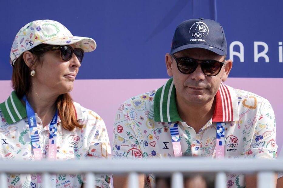 Luís Montenegro e a mulher assistem a prova de canoagem nos Jogos Olímpicos