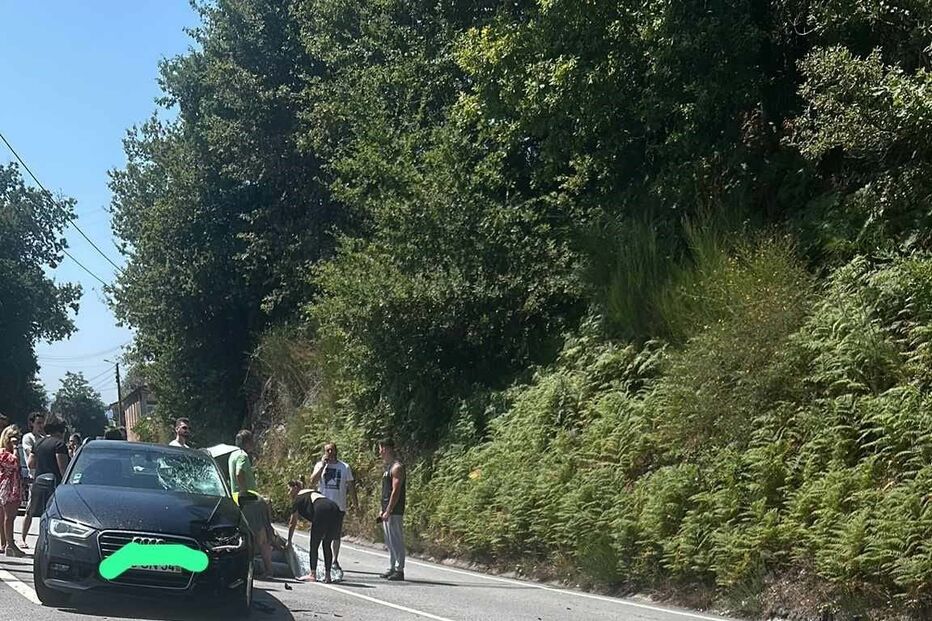 Colisão entre mota e carro.