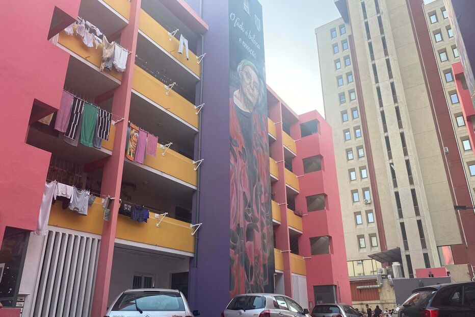 Mulher golpeada com vidros pelo companheiro em bairro de Lisboa 