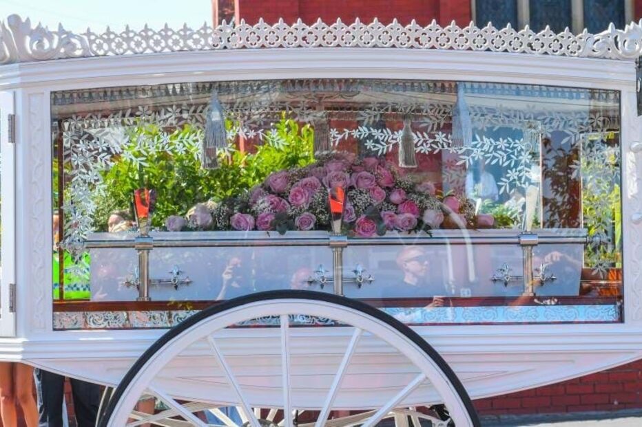 Cerimónias fúnebres de Alice Aguiar	