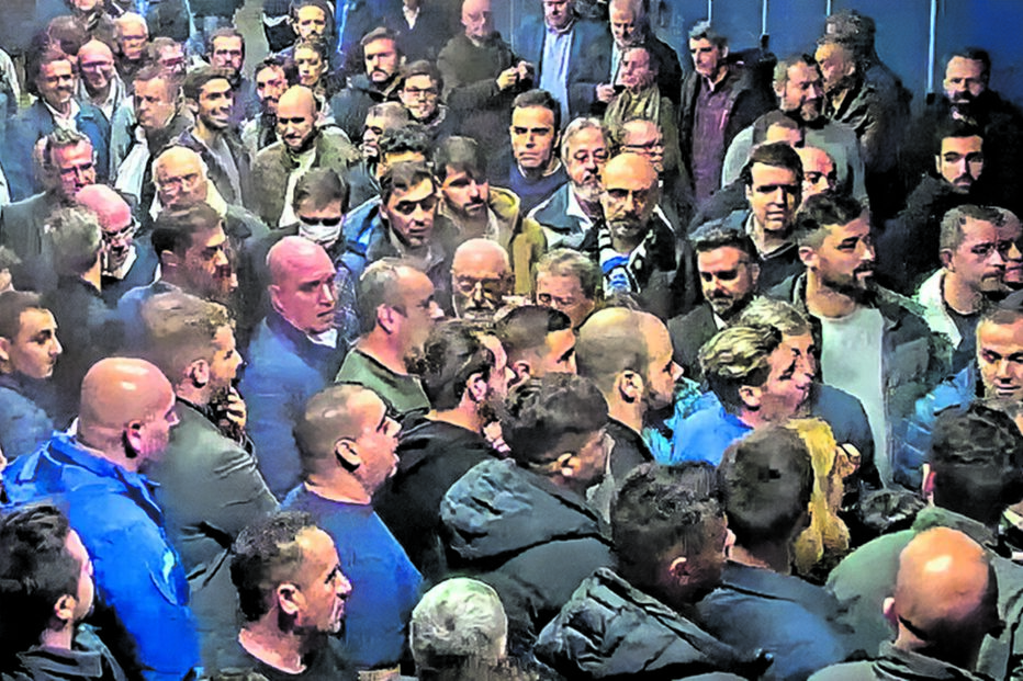 Ataque à assembleia geral do FC Porto foi preparado através de grupos de WhatsApp