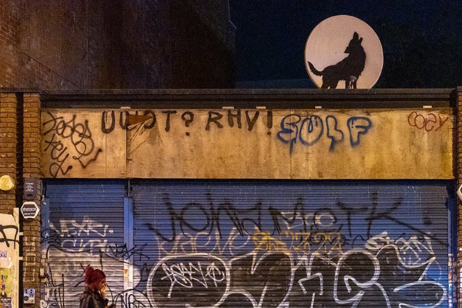 O artista também pintou um lobo numa antena, mas a obra foi roubada