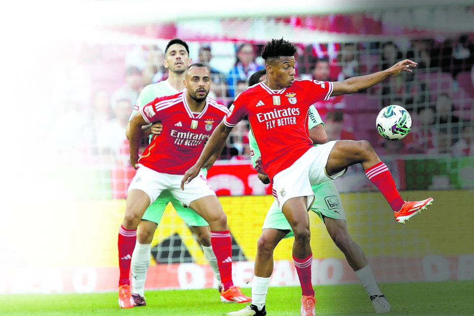 Arthur Cabral e Neres apontados à saída da Luz 