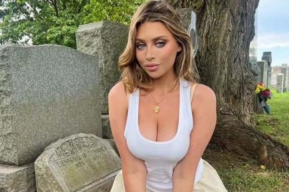 Modelo do OnlyFans grava vídeo de sexo em cima da sepultura do pai