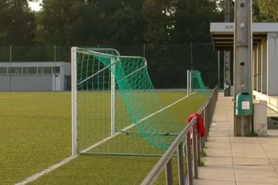 Treinador de futebol no Porto abusa de rapaz menor no balneário