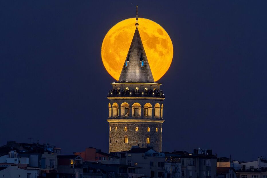 Super Lua Azul em Istambul, Turquia.