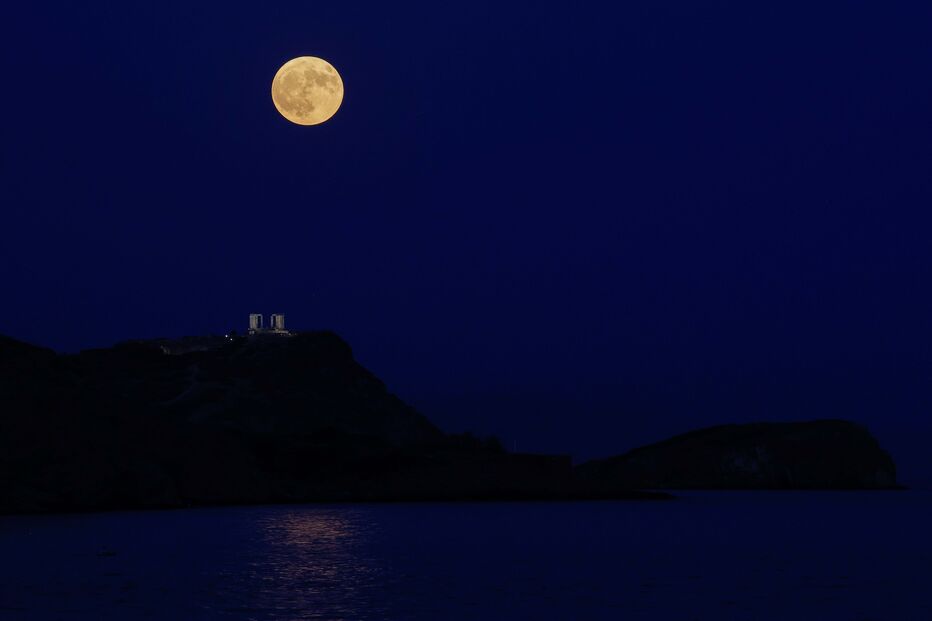 Super Lua em Atenas, Grécia. 
