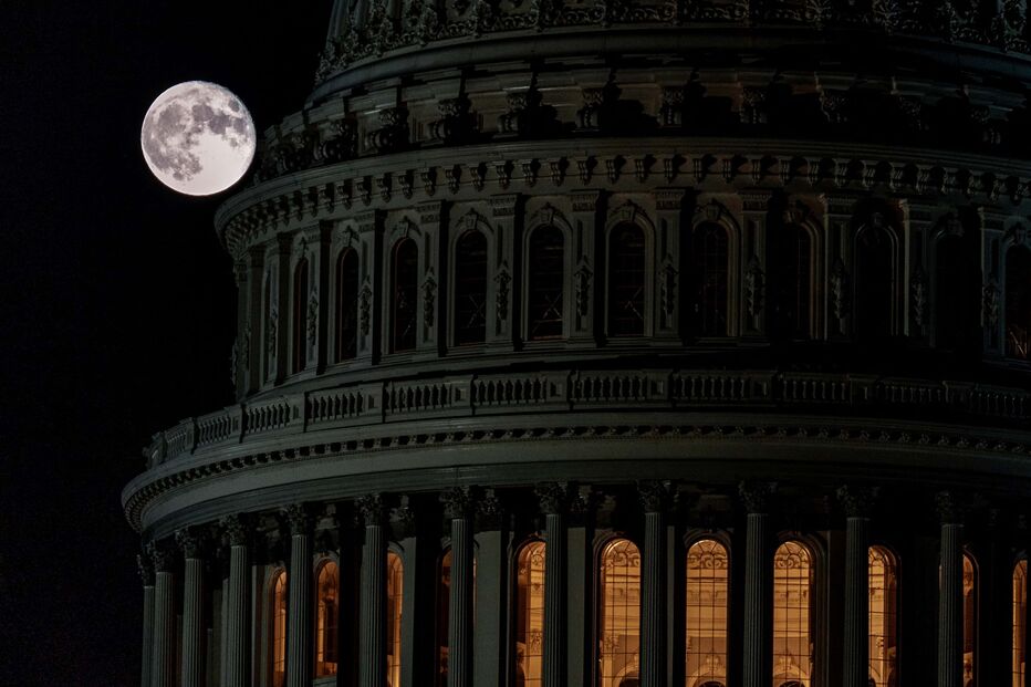 Super Lua no Capitólio em Washington, Estados Unidos. 