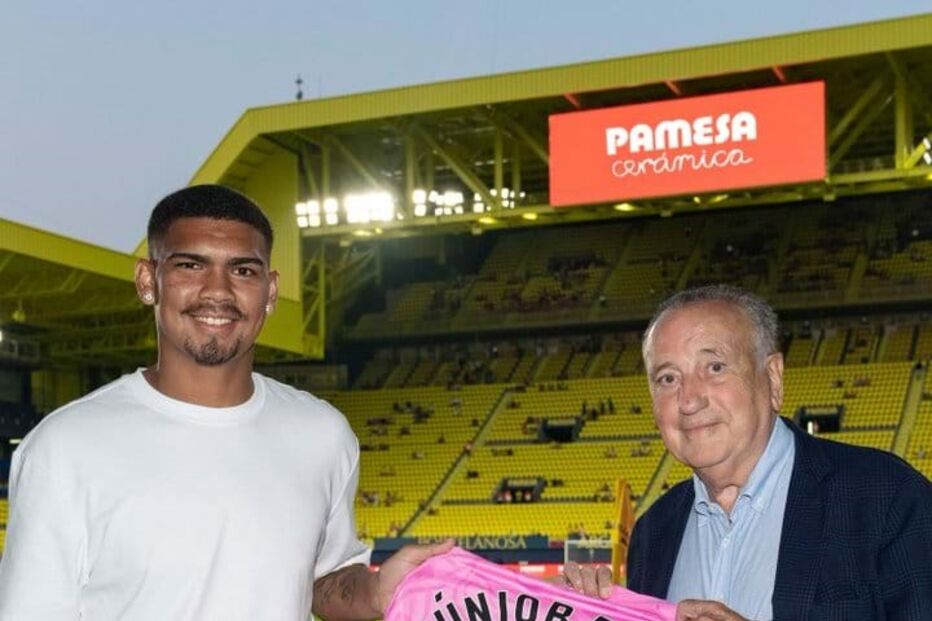Luiz Júnior apresentado oficialmente