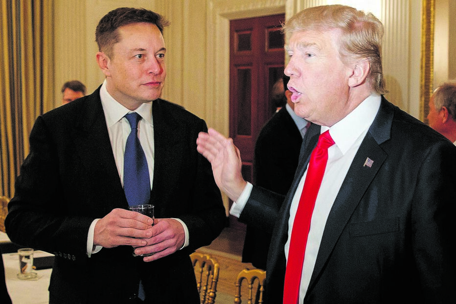 Elon Musk e Donald Trump na Casa Branca, em 2017