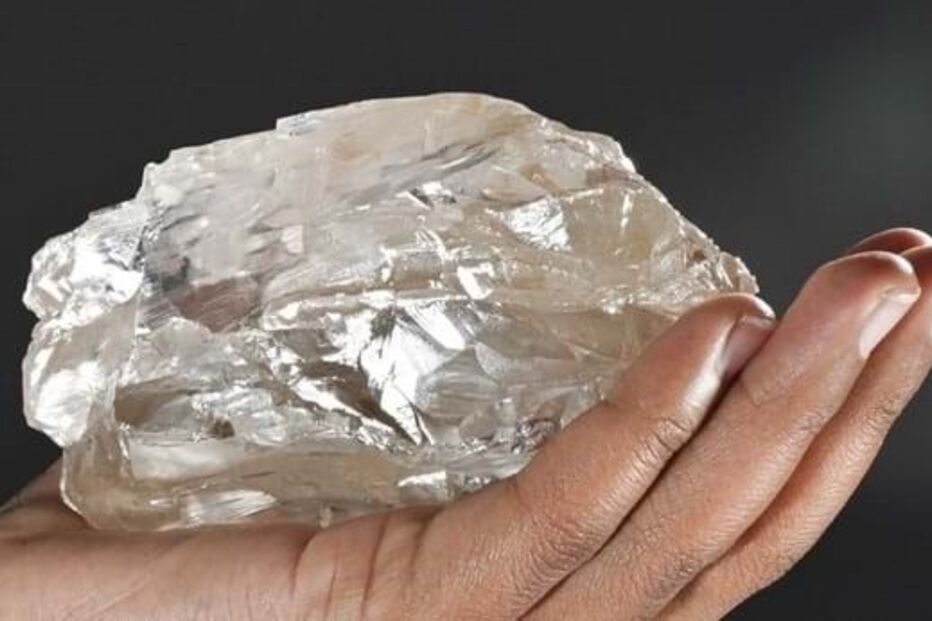Diamante com tamanho excecional de 2.492 quilates encontrado no Botsuana