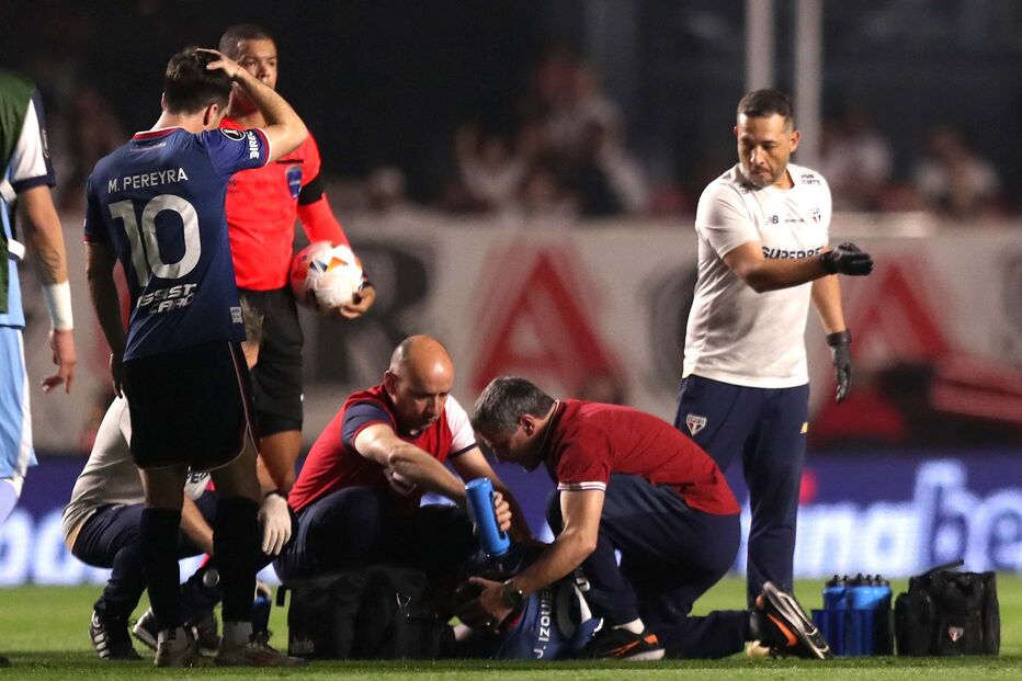 Juan Izquierdo desmaiou durante um jogo no Brasil