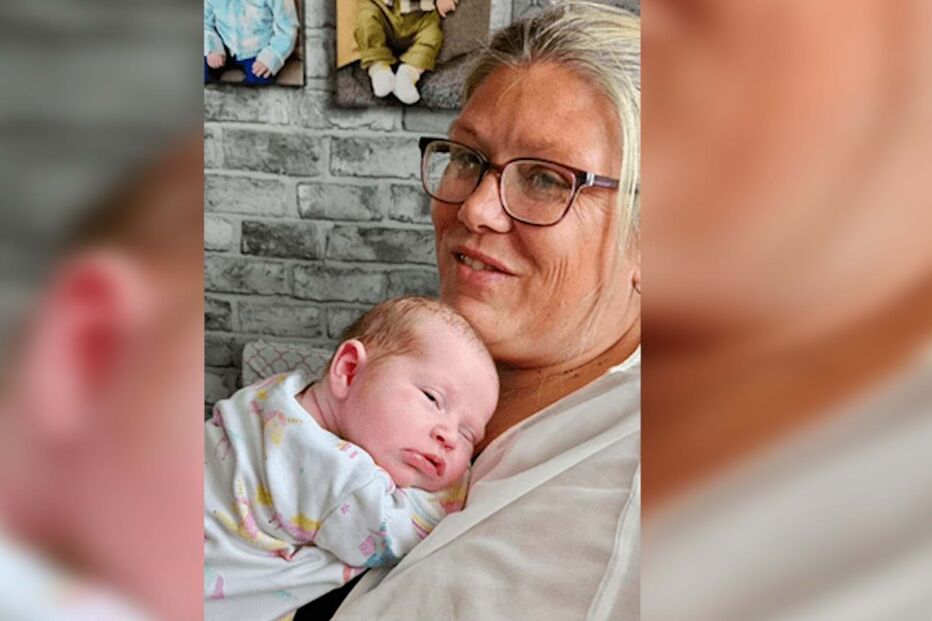 2024-08-29_13_58_29 Zoe Doyle com a pequena bebé.jpg