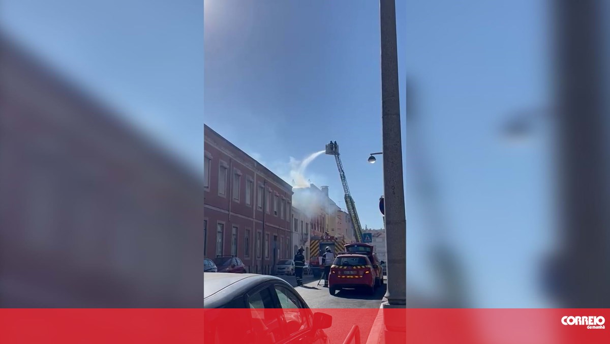 Fire Breaks Out in Lisbon Building, Displacing Residents and Injuring Firefighter