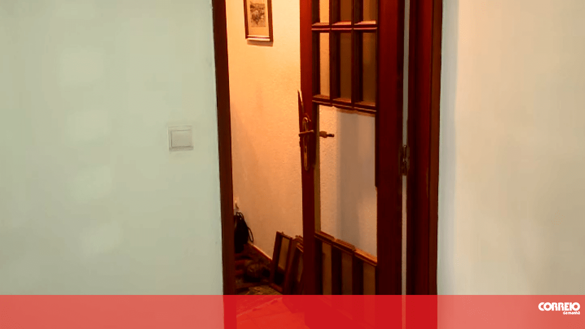 CMTV teve acesso a imagens do interior da casa onde homem se barricou com a mãe em Portimão