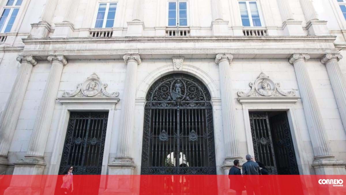 MP pede condenação de arguidos acusados de introduzir e vender droga na cadeia de Coimbra