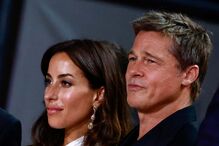 Brad Pitt com a namorada Ines de Ramon no Festival de Cinema de Veneza