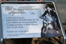 Placa que eterniza Armando Rodrigues de Sá em Colónia 