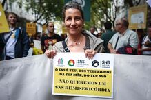 Médicos de todo o país protestam em frente ao Ministério da Saúde por melhores salários 