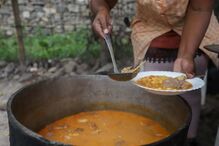 Cachupa à solta pelas ruas de Cabo Verde, todos os fins-de-semana