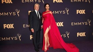 Catherine Zeta-Jones nua para assinalar 80 anos do marido