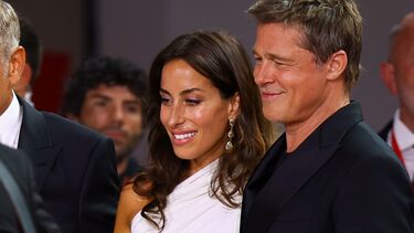 Brad Pitt com a namorada Ines de Ramon no Festival de Cinema de Veneza