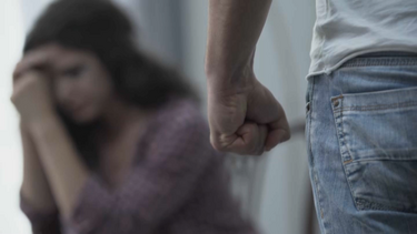 Procurado homem que espancou e ameaçou grávida de 30 semanas: "Deu-me um soco e disse que nos matava"