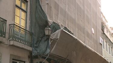 Andaime que foi usado pelo ladrão para chegar à Secretaria-Geral do MAI, na Rua de São Mamede