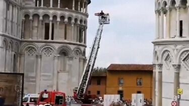 Bombeiros resgatam turista de 45 anos da torre inclinada de Pisa 