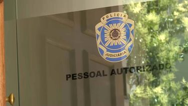 Homem de 34 anos espancado e abandonado na Praça da República em Coimbra