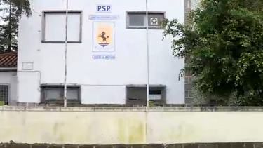 Ladrões deixam cair bens roubados à frente da PSP na Amadora