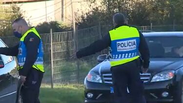 Mulher-polícia multa condutor e dá marido como testemunha