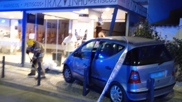Um ferido grave em atropelamento junto a restaurante no Barreiro