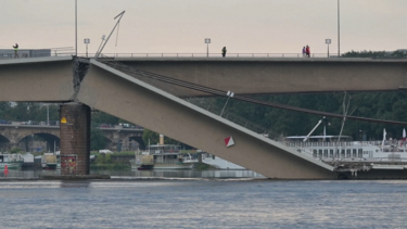 Ponte colapsa parcialmente sobre o rio Elba na Alemanha 