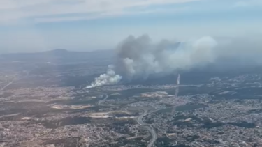 Incêndio visto dos céus: Passageiros de avião a sair de Lisboa gravam fogo na Amora