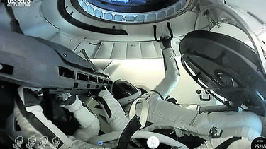 Jared Isaacman foi o primeiro a abrir a escotilha da ‘Crew Dragon’