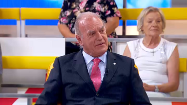 "Só é preso dos intestinos se for ignorante": Médico explica benefícios de beber água do mar