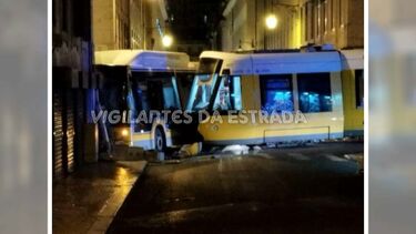 Cinco feridos em colisão entre elétrico e autocarro em Lisboa