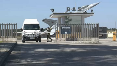Soldados vítimas de praxe violenta na Força Aérea. Tiveram arma de fogo apontada à cabeça