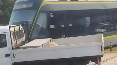 Acidente entre Metro e automóvel corta Linha Verde