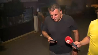 "Estão no meio do fogo, estão cercados": Homem desespera com afilhado rodeado pelas chamas 