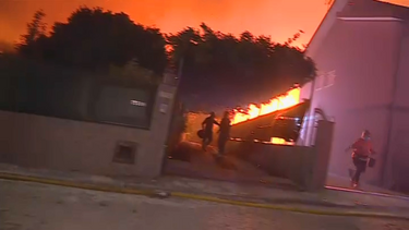 Fogo não dá tréguas: Moradores gritam e choram ao verem chamas a aproximar-se de casa em Gondomar 