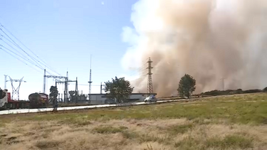 Fogo ameaça central elétrica em Vila Pouca de Aguiar. Bombeiros protegem estrutura
